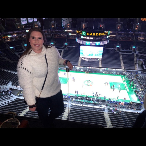 Meet your Posher, Katelyn - Picture 2 of 4